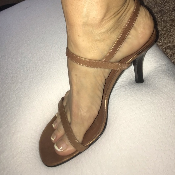 Pumps - Picture 1 of 3
